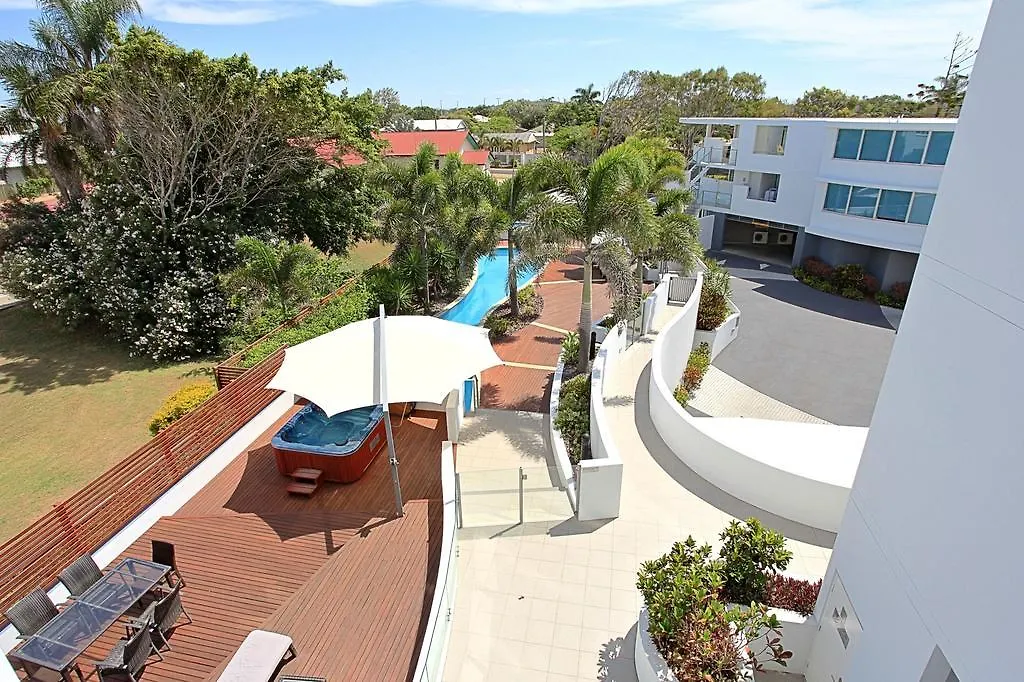 Manta Bargara Hotel 4*,